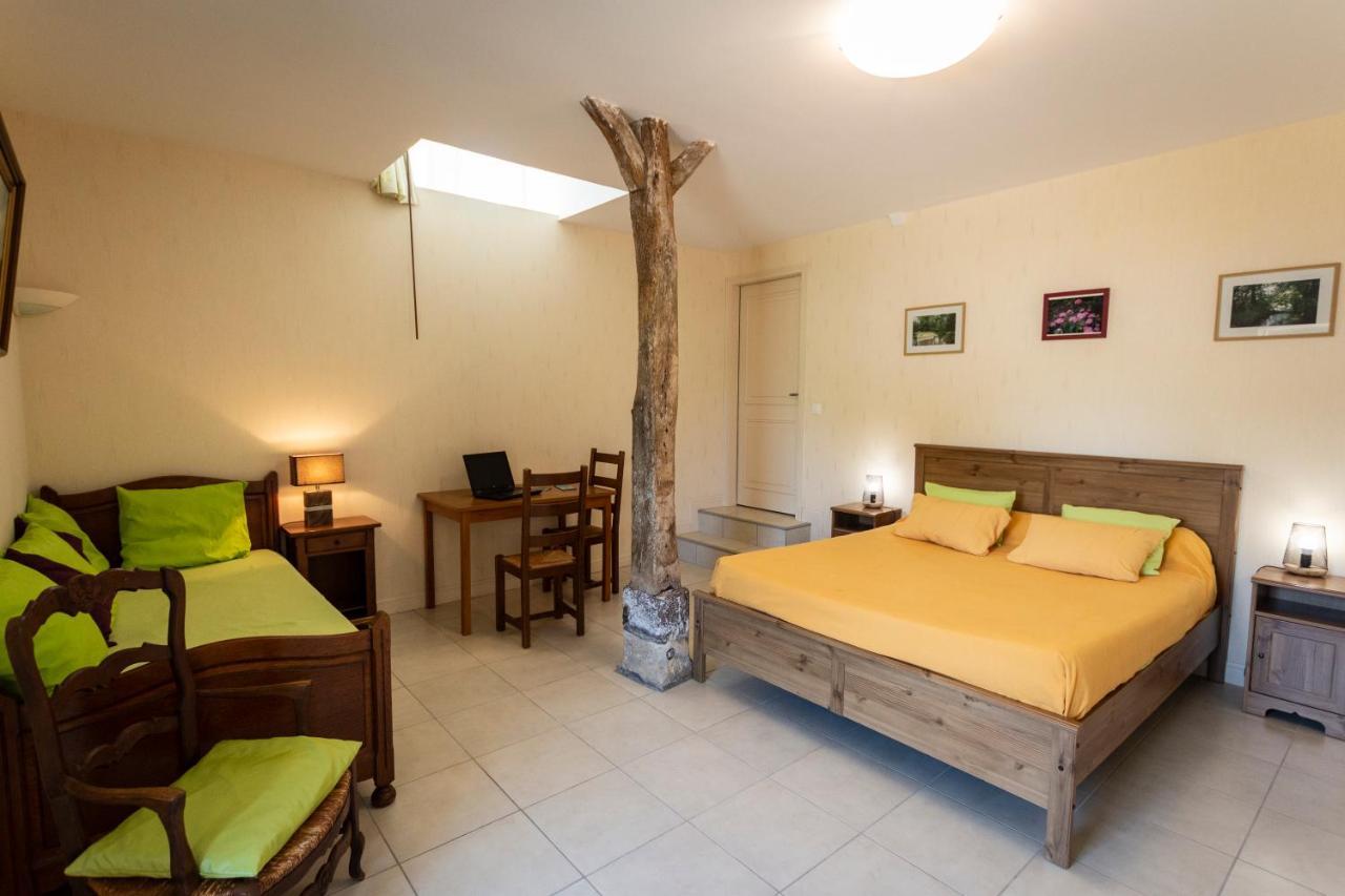 La Haye Gîtes et Chambre d'Hôtes Avrillé Exterior foto