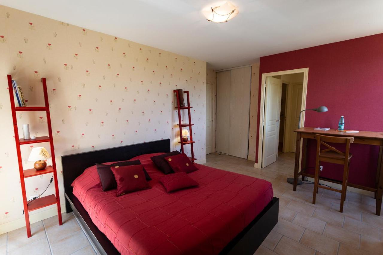 La Haye Gîtes et Chambre d'Hôtes Avrillé Exterior foto