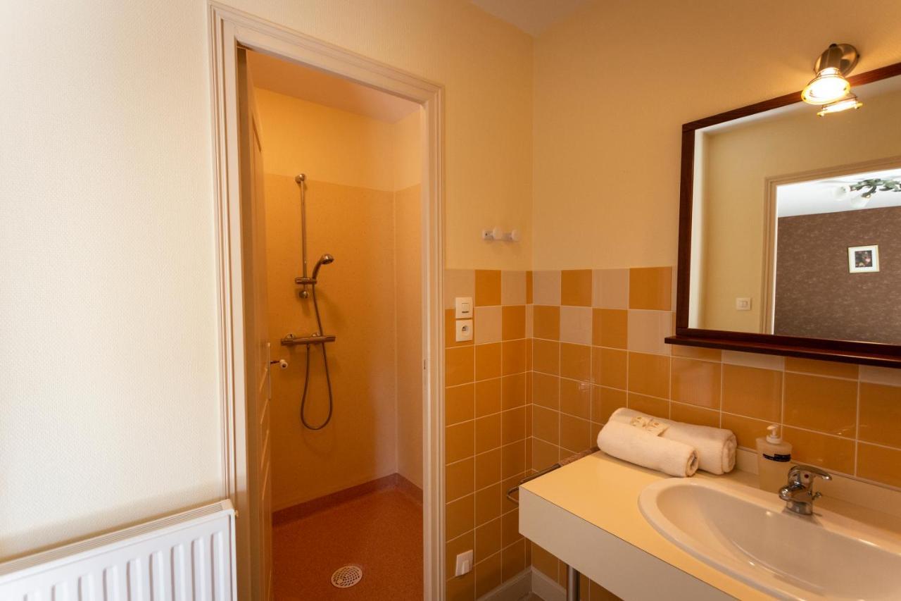 La Haye Gîtes et Chambre d'Hôtes Avrillé Exterior foto