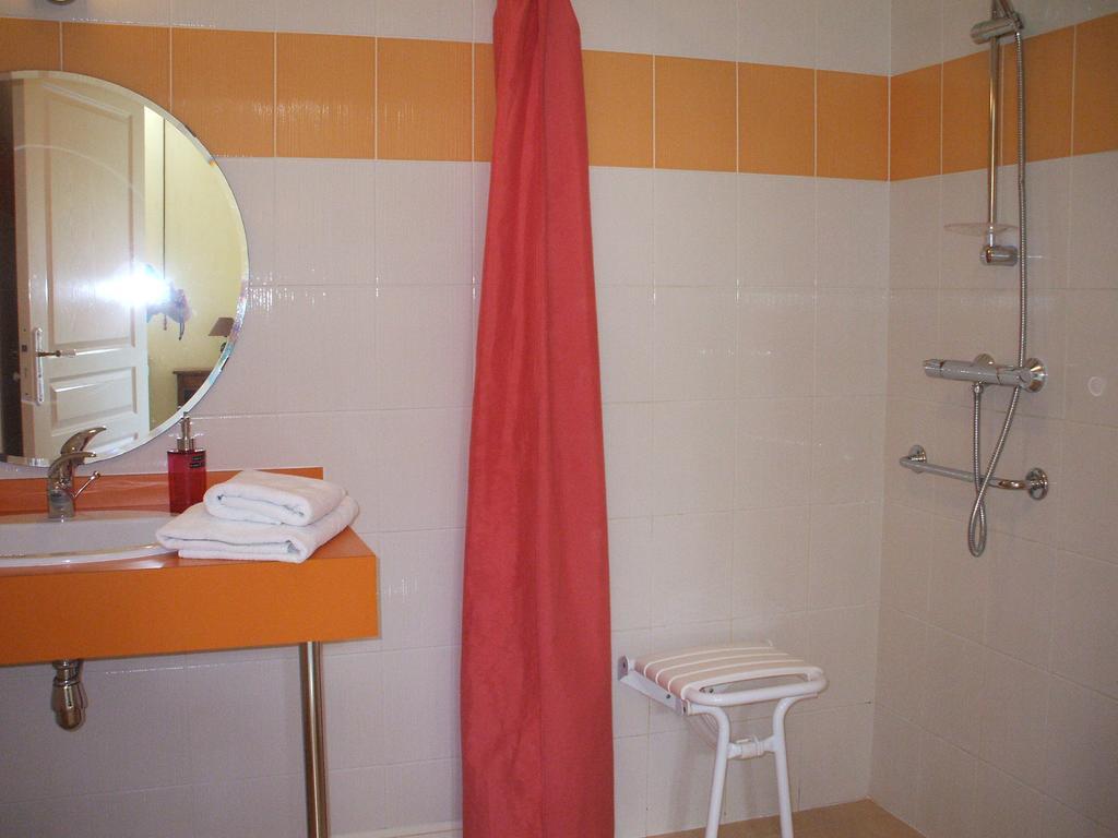 La Haye Gîtes et Chambre d'Hôtes Avrillé Exterior foto