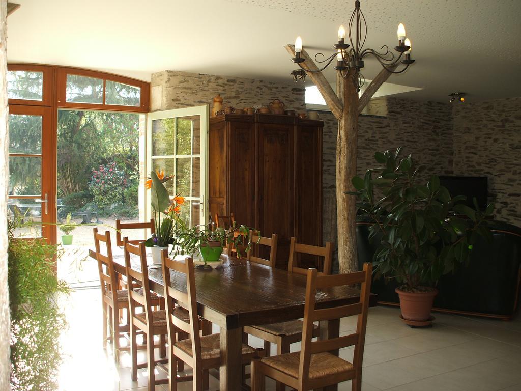 La Haye Gîtes et Chambre d'Hôtes Avrillé Exterior foto